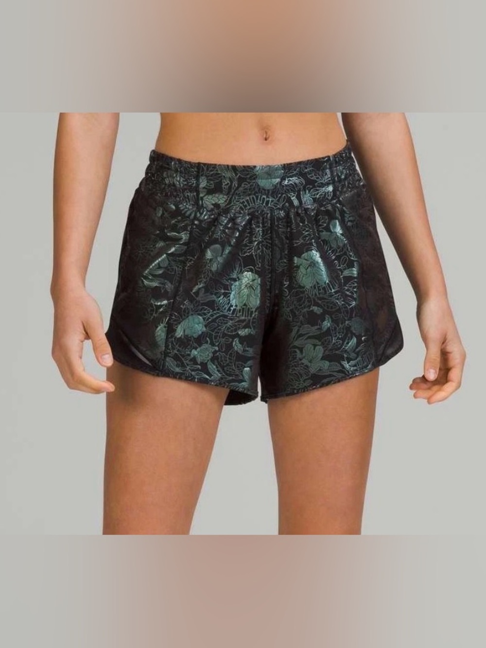 Lululemon Hotty Hot LR Shorts 4" Women's Size 6 Black Metallic Floral Lined
